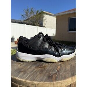 Air Jordan 11 Retro Low 72-10 Mens Size 10.5 Black White Leather AV2187 001